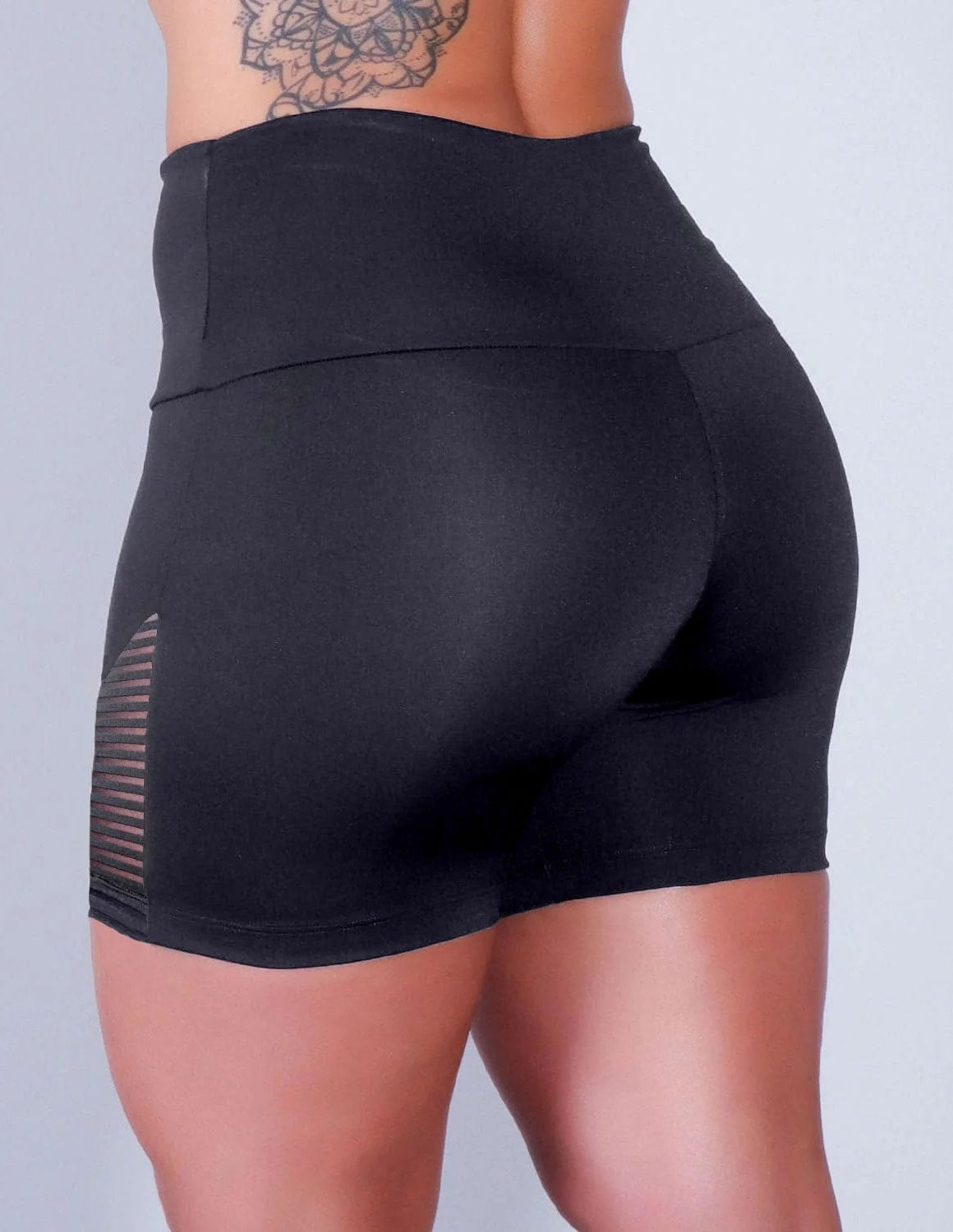 Shortinho Preto com Recortes de Tela | Ref: 4.4.4373-01