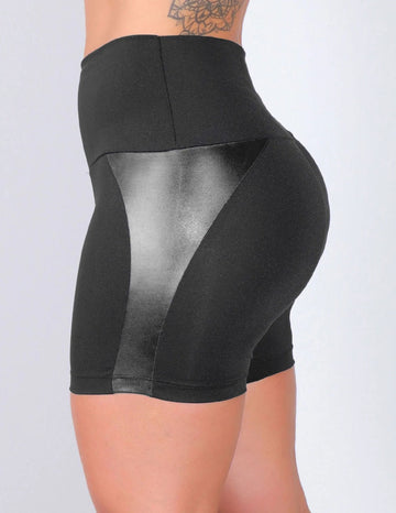Short Preto com Recortes Laterais de Cirrê | Ref: 4.4.4375-01