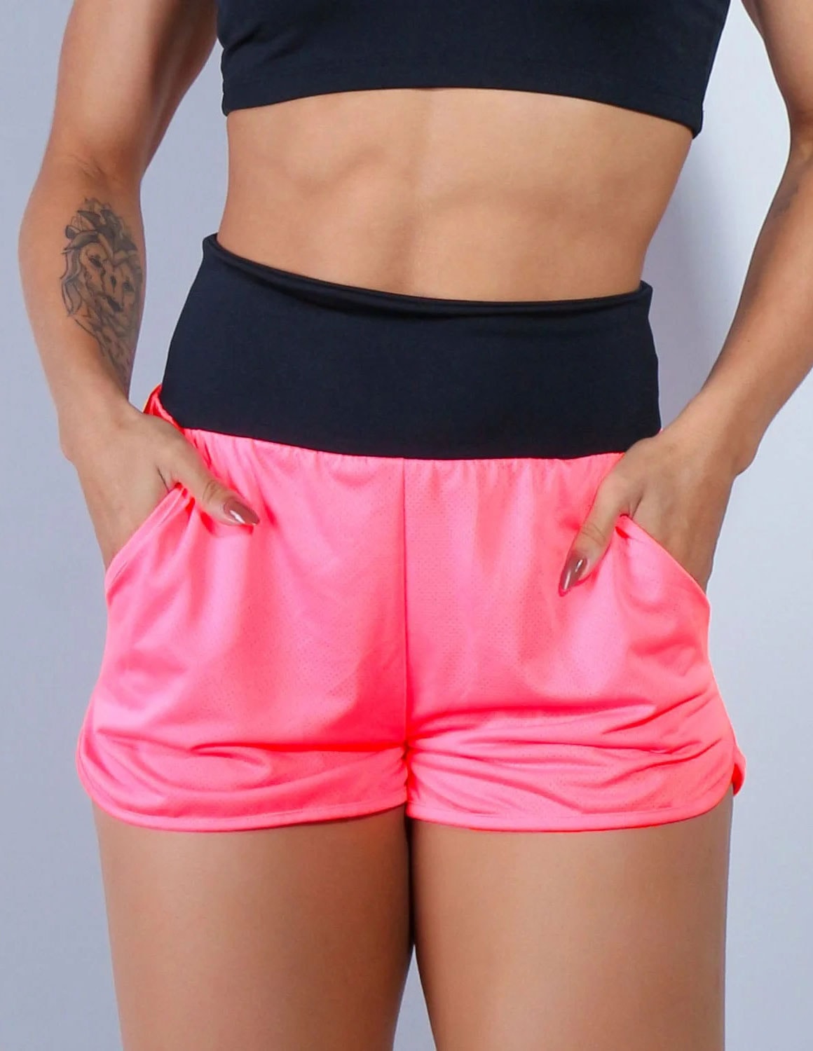 Short Fitness Dry Fit Rosa Neon com Bolsos e Cós Preto | Ref: 4.4.4391-3901