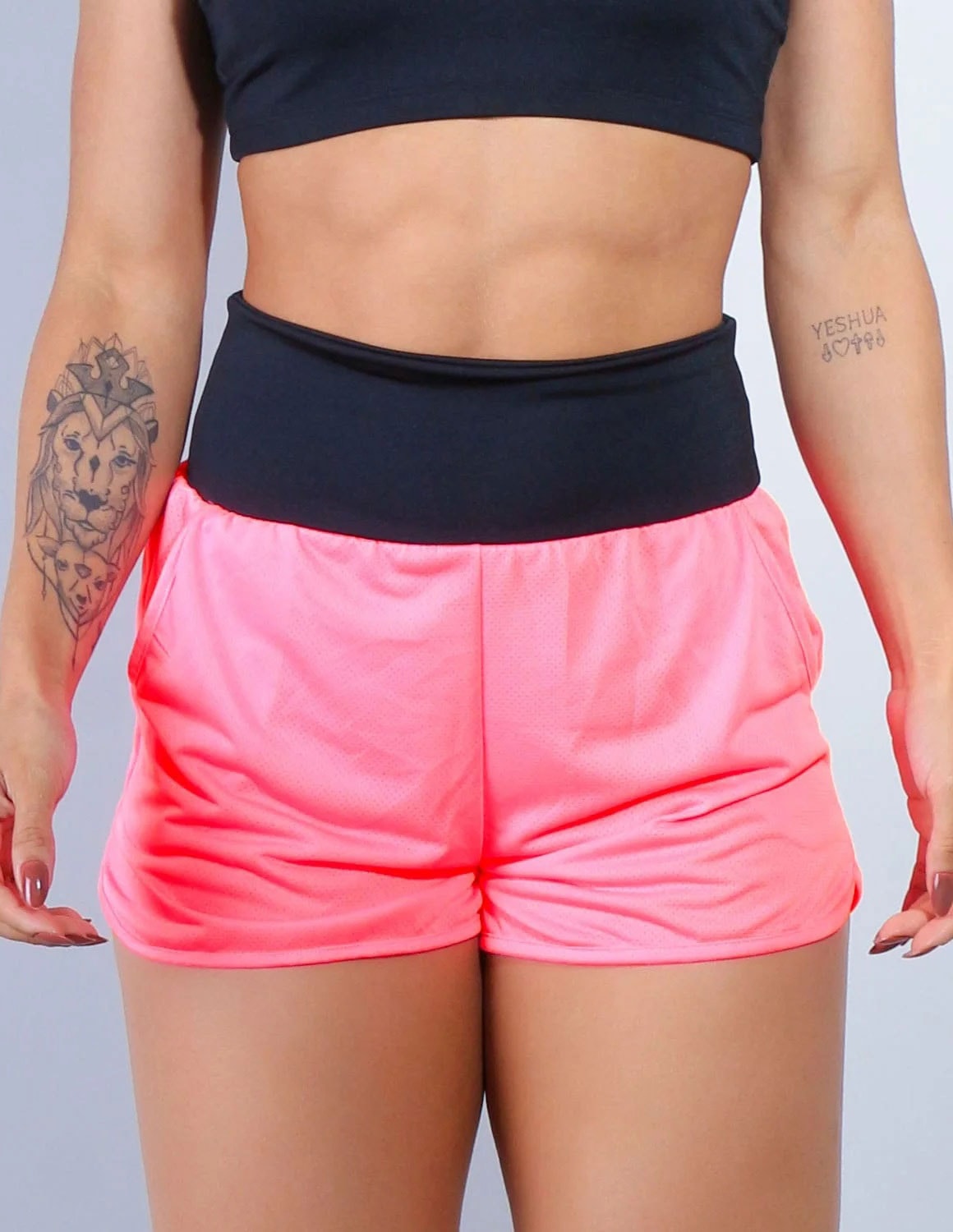 Short Fitness Dry Fit Rosa Neon com Bolsos e Cós Preto | Ref: 4.4.4391-3901