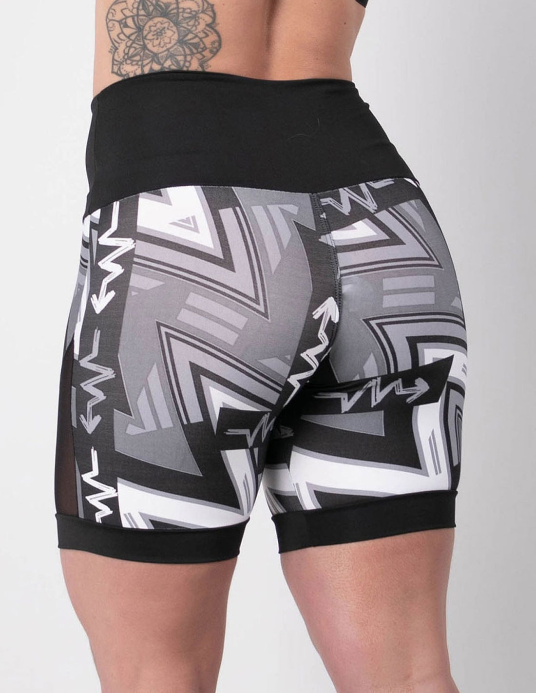 Shortinho Estampado com Recortes Laterais de Tela | Ref: 4.4.4404-3219
