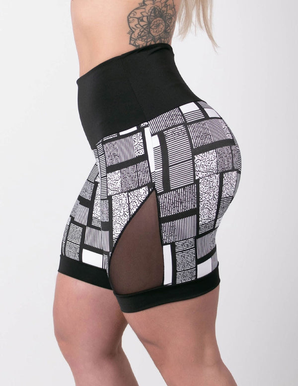Short Feminino Estampado com Recortes de Tela Preta | Ref: 4.4.4404-3220