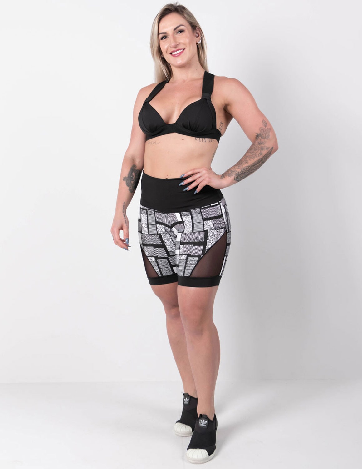 Short Feminino Estampado com Recortes de Tela Preta | Ref: 4.4.4404-3220