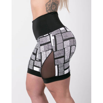 Short Feminino Estampado com Recortes de Tela Preta | Ref: 4.4.4404-3220