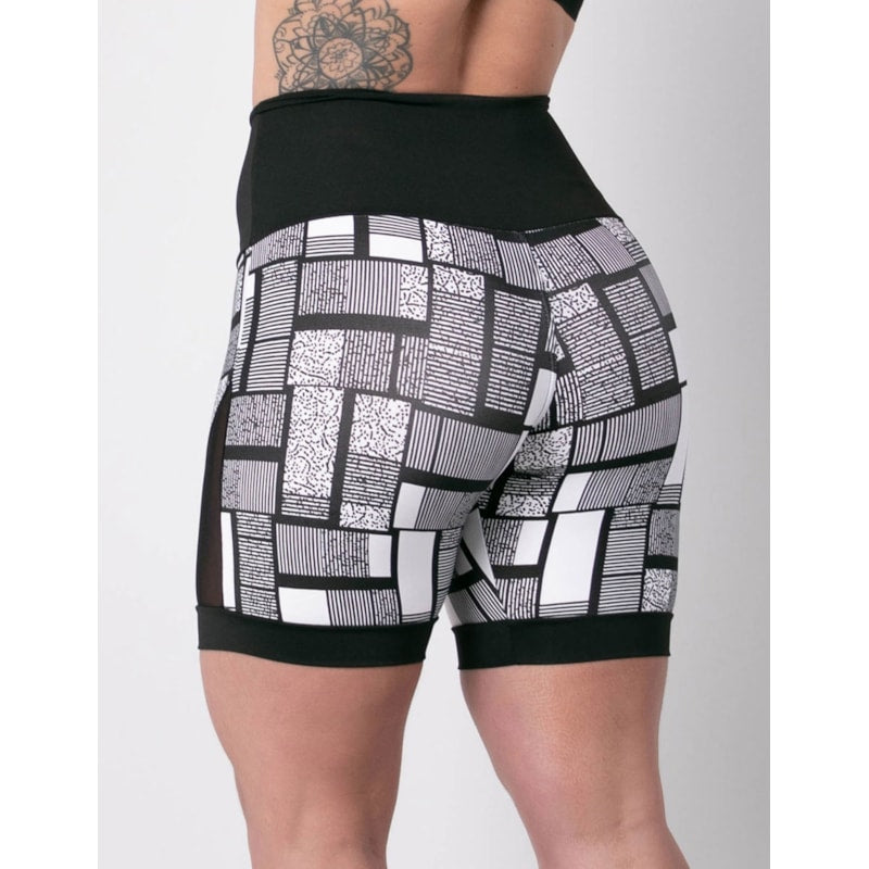 Short Feminino Estampado com Recortes de Tela Preta | Ref: 4.4.4404-3220