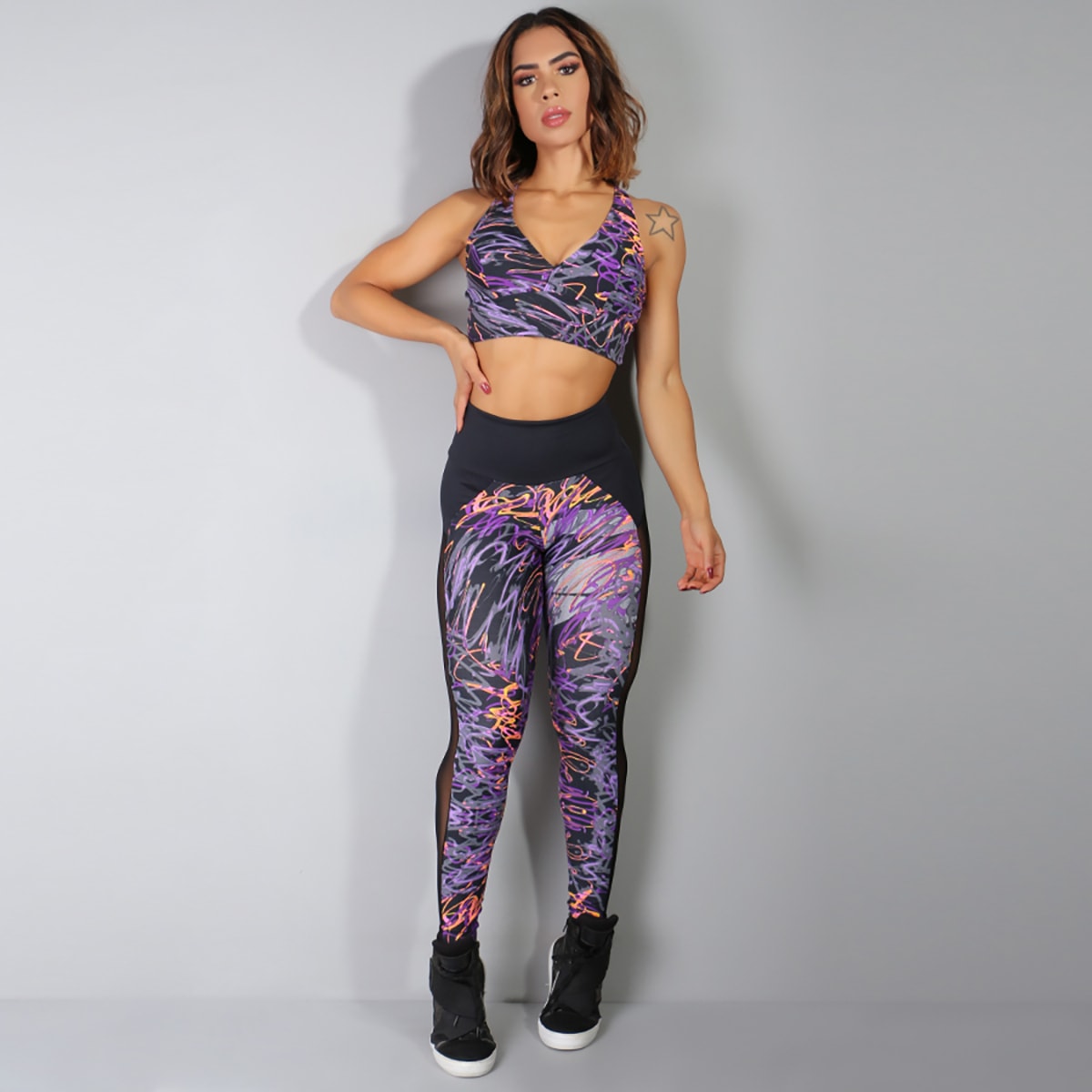 Conjunto Fitness com Calça Estampada com Recortes e Cropped | Ref: 6.6.0018-1358