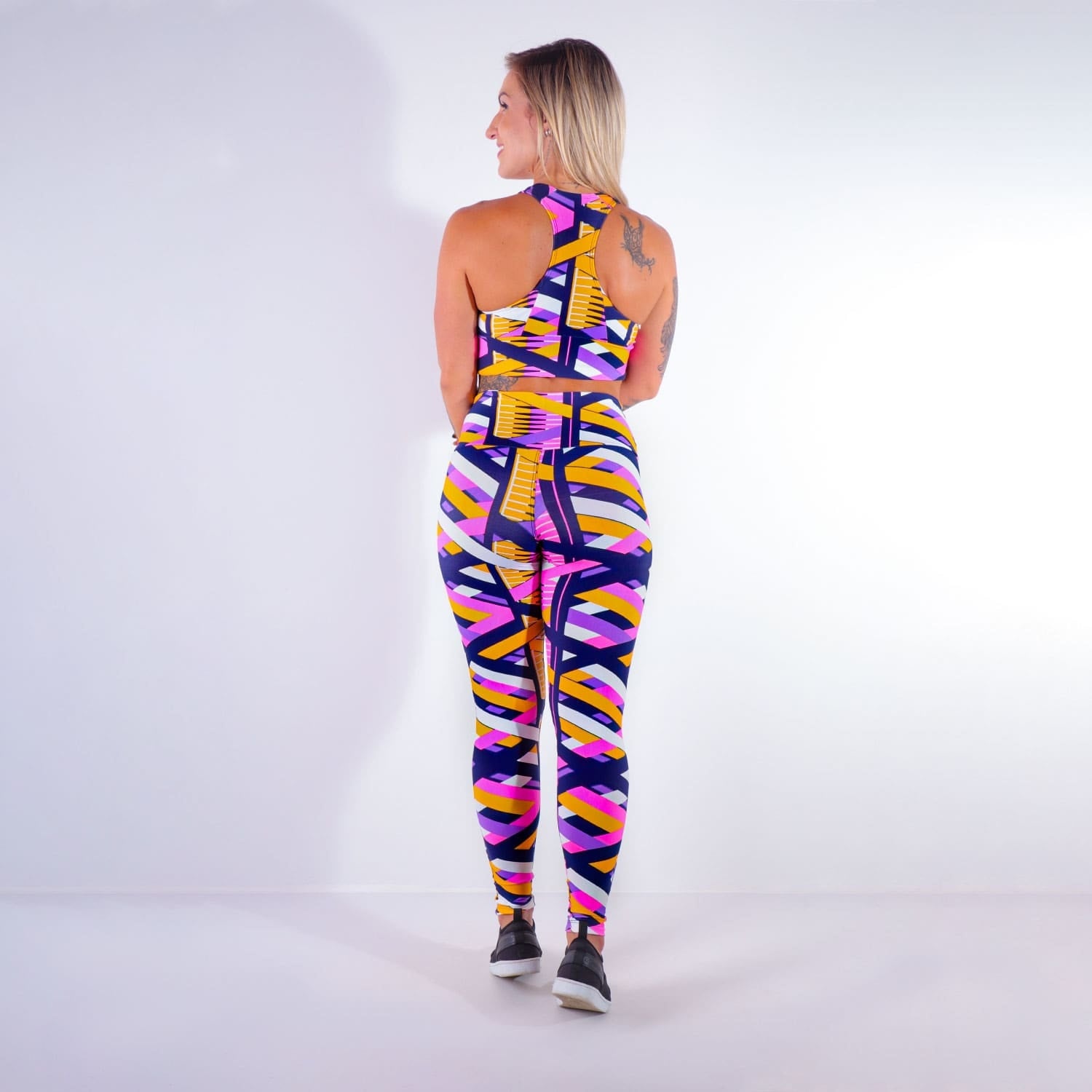 Conjunto Feminino Estampado com Cropped e Calça Legging | Ref: 8.8.0145-3189