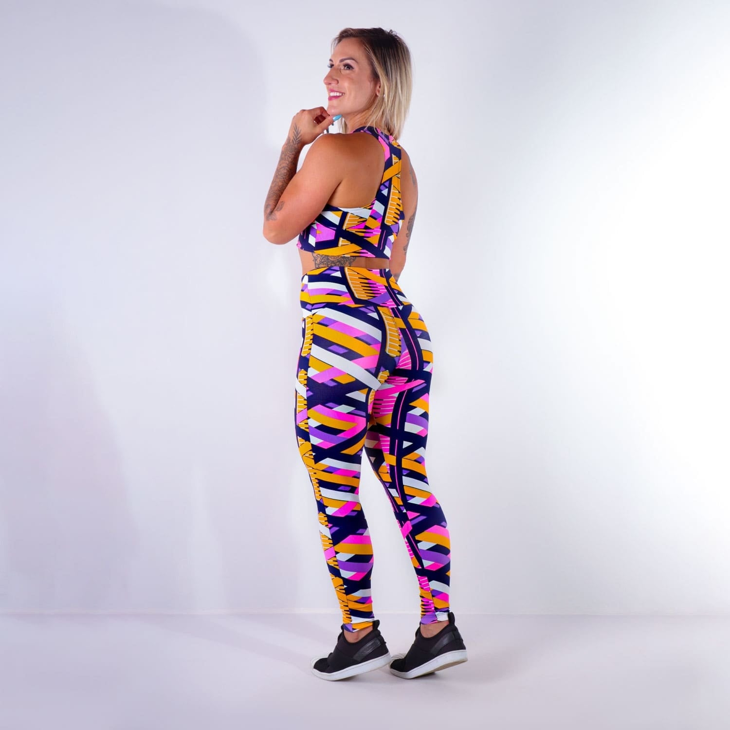 Conjunto Feminino Estampado com Cropped e Calça Legging | Ref: 8.8.0145-3189