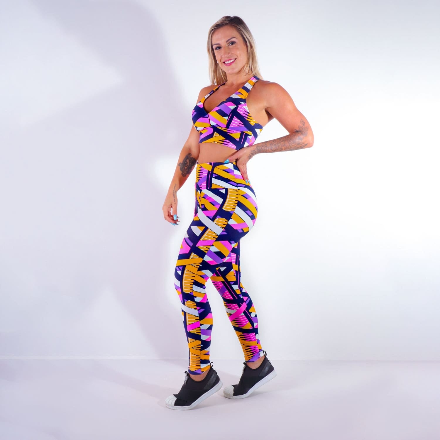 Conjunto Feminino Estampado com Cropped e Calça Legging | Ref: 8.8.0145-3189