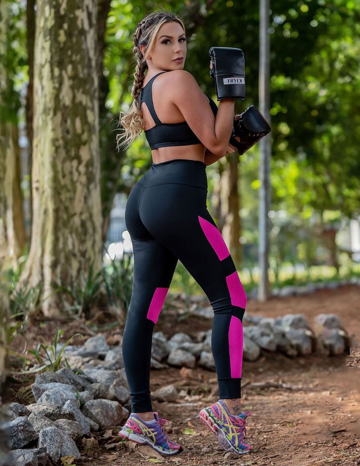 Conjunto Feminino Preto com Calça com Tela Rosa e Cropped com Bojo | Ref: 8.8.0156-01