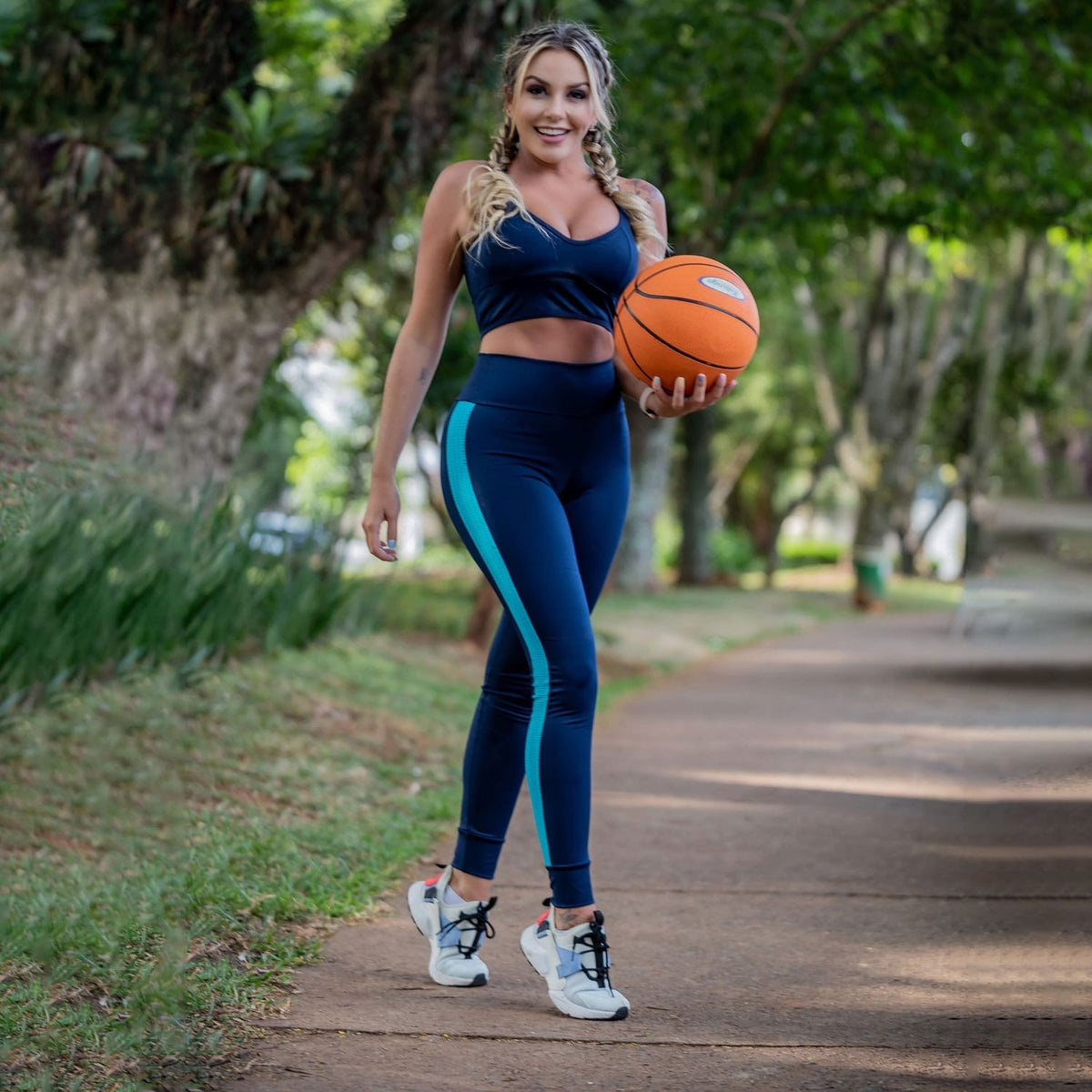 Conjunto Azul Marinho com Cropped e Calça com Tela Azul Piscina | Ref: 8.8.0158-18
