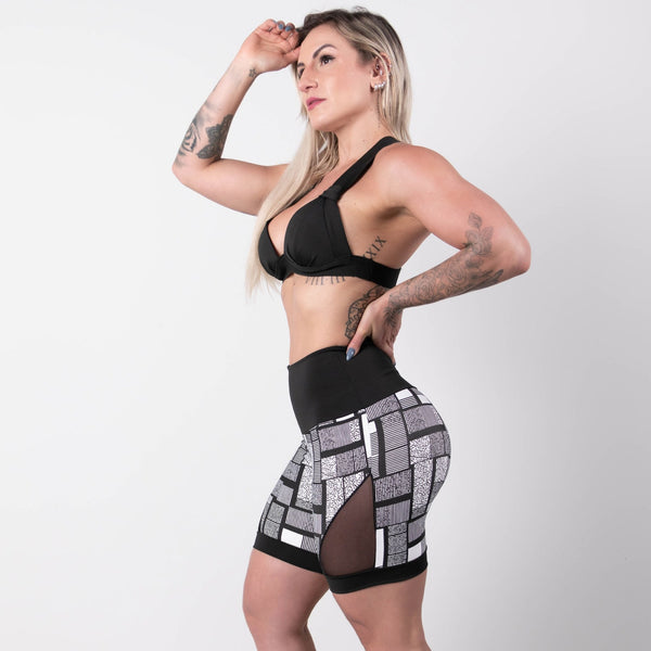 Conjunto Shortinho Estampado com Recortes em Tela e Top Preto com Bojo | Ref: 8.8.0177-3220