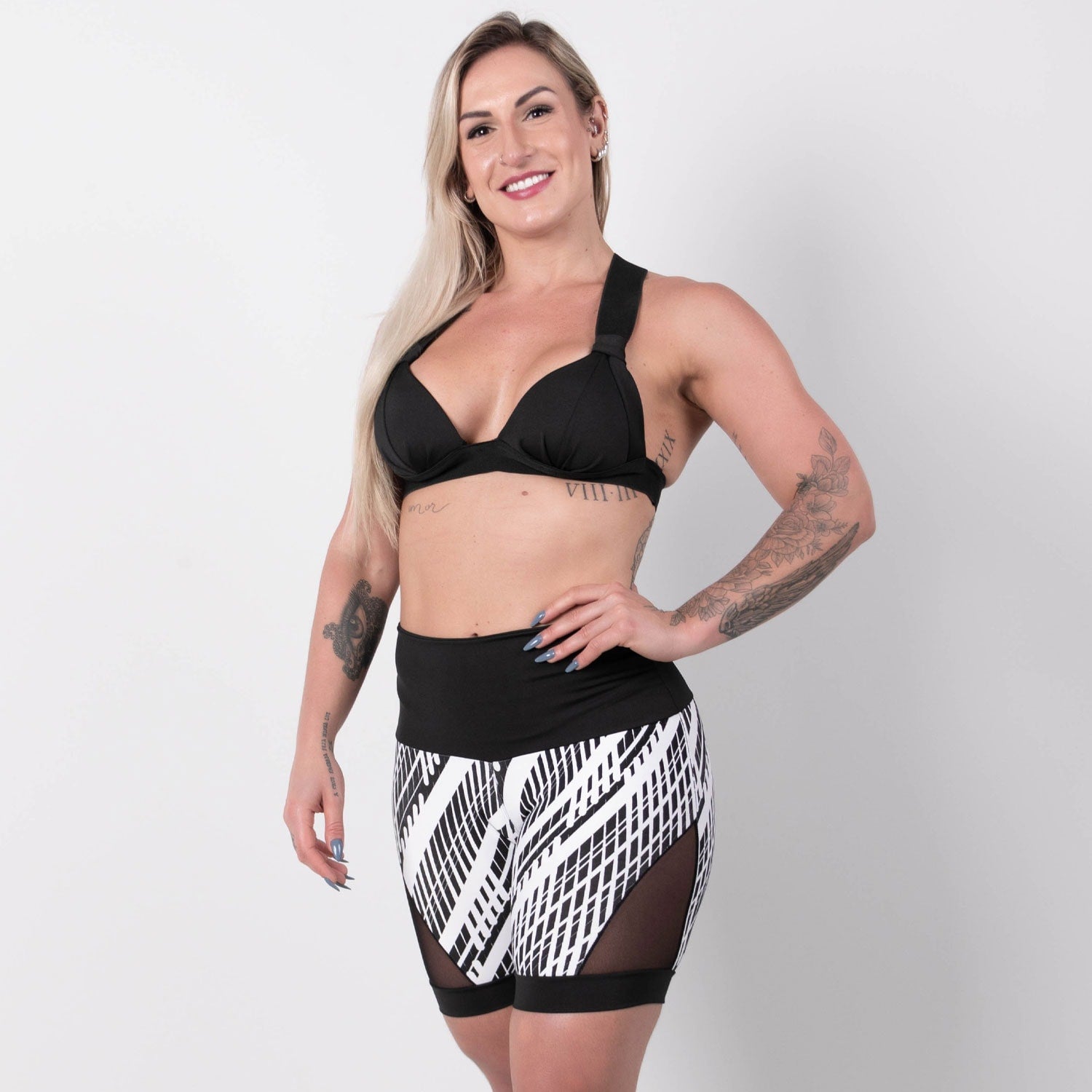 Conjunto Fitness Short Estampado com Recortes em Tela e Top Preto com Bojo | Ref: 8.8.0177-3221