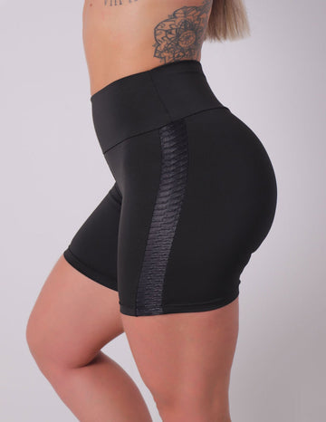 Short Preto com Recorte Texturizado nas Laterais | Ref: 4.4.4416-01
