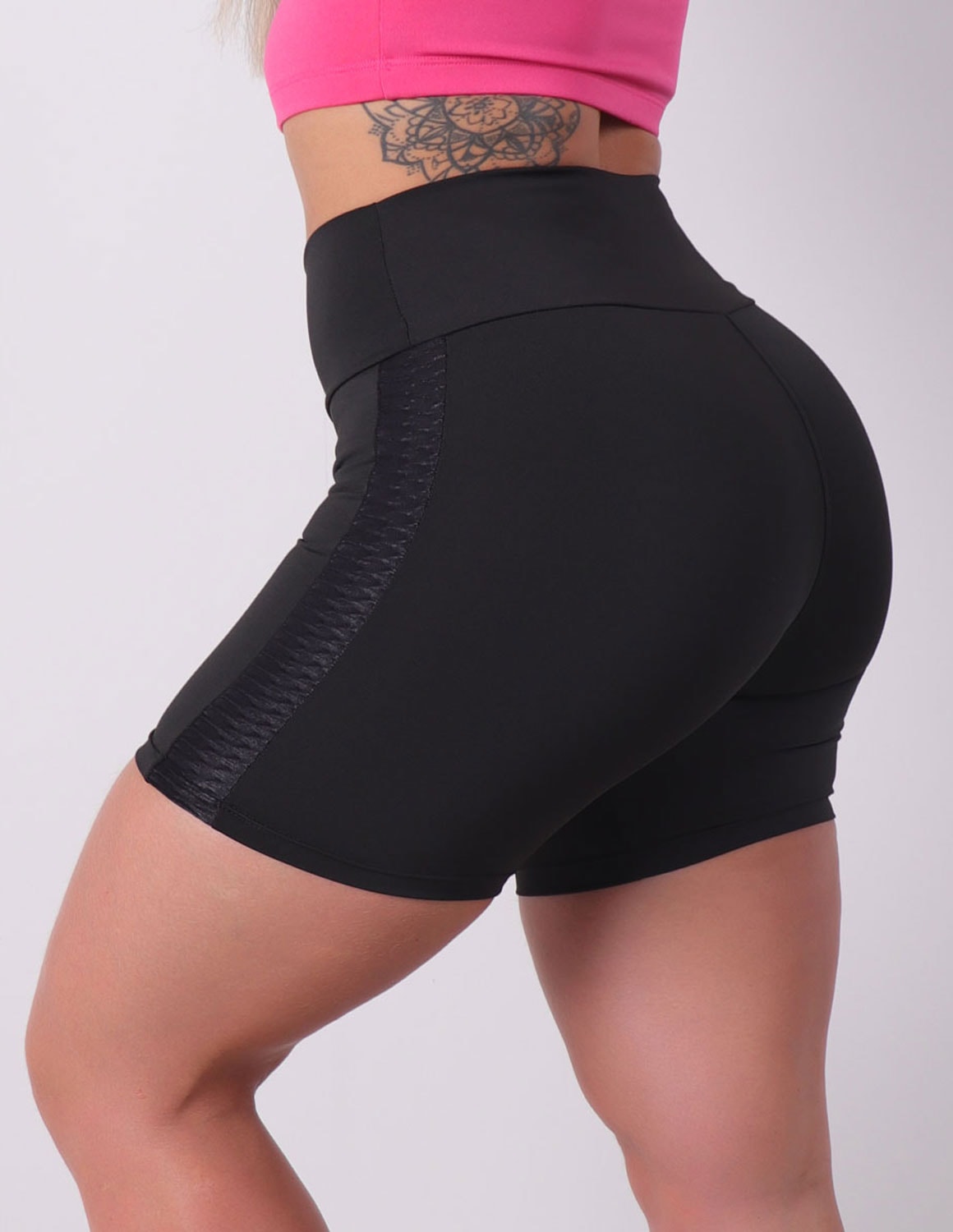 Short Preto com Recorte Texturizado nas Laterais | Ref: 4.4.4416-01