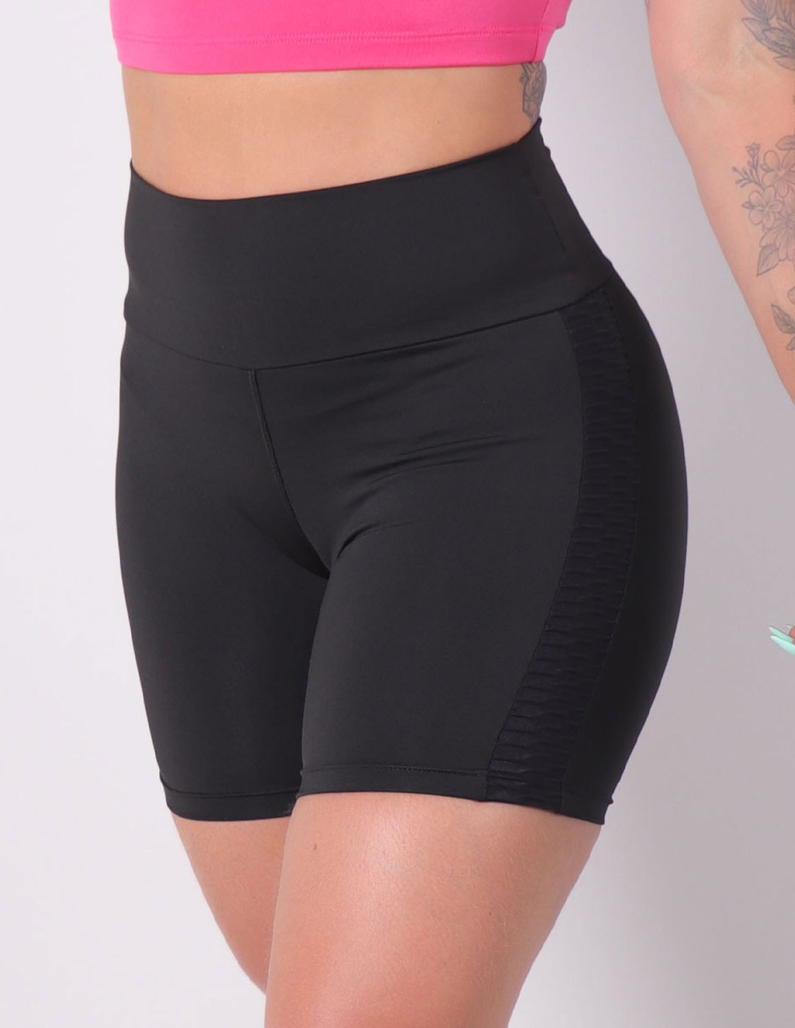 Short Preto com Recorte Texturizado nas Laterais | Ref: 4.4.4416-01