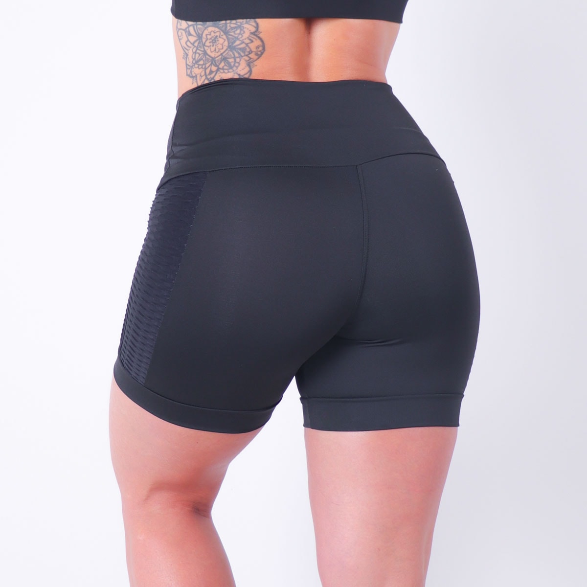 Short com Recorte Texturizado nas Laterais e Barra Preto | Ref: 4.4.4417-01