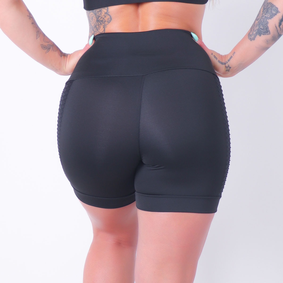 Short com Recorte Texturizado nas Laterais e Barra Preto | Ref: 4.4.4417-01