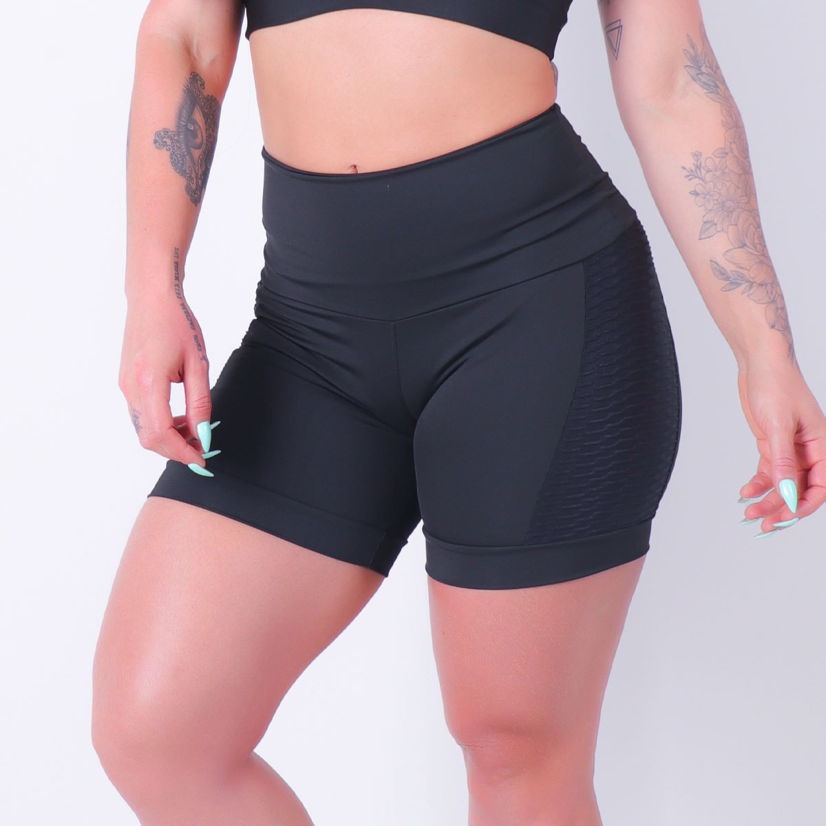Short com Recorte Texturizado nas Laterais e Barra Preto | Ref: 4.4.4417-01