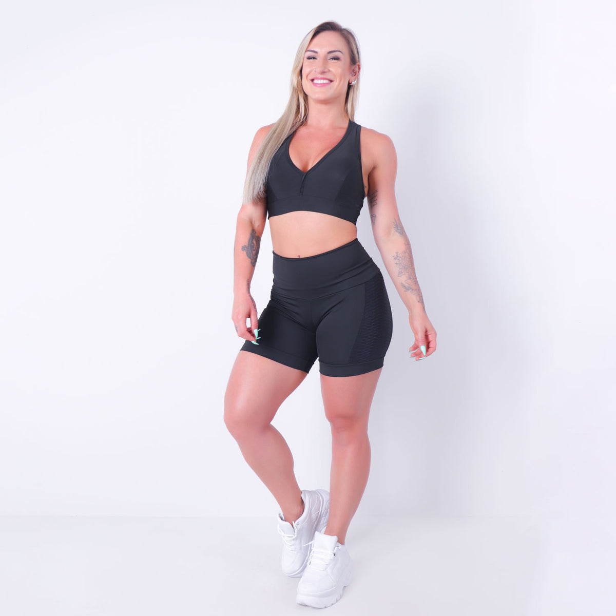 Short com Recorte Texturizado nas Laterais e Barra Preto | Ref: 4.4.4417-01