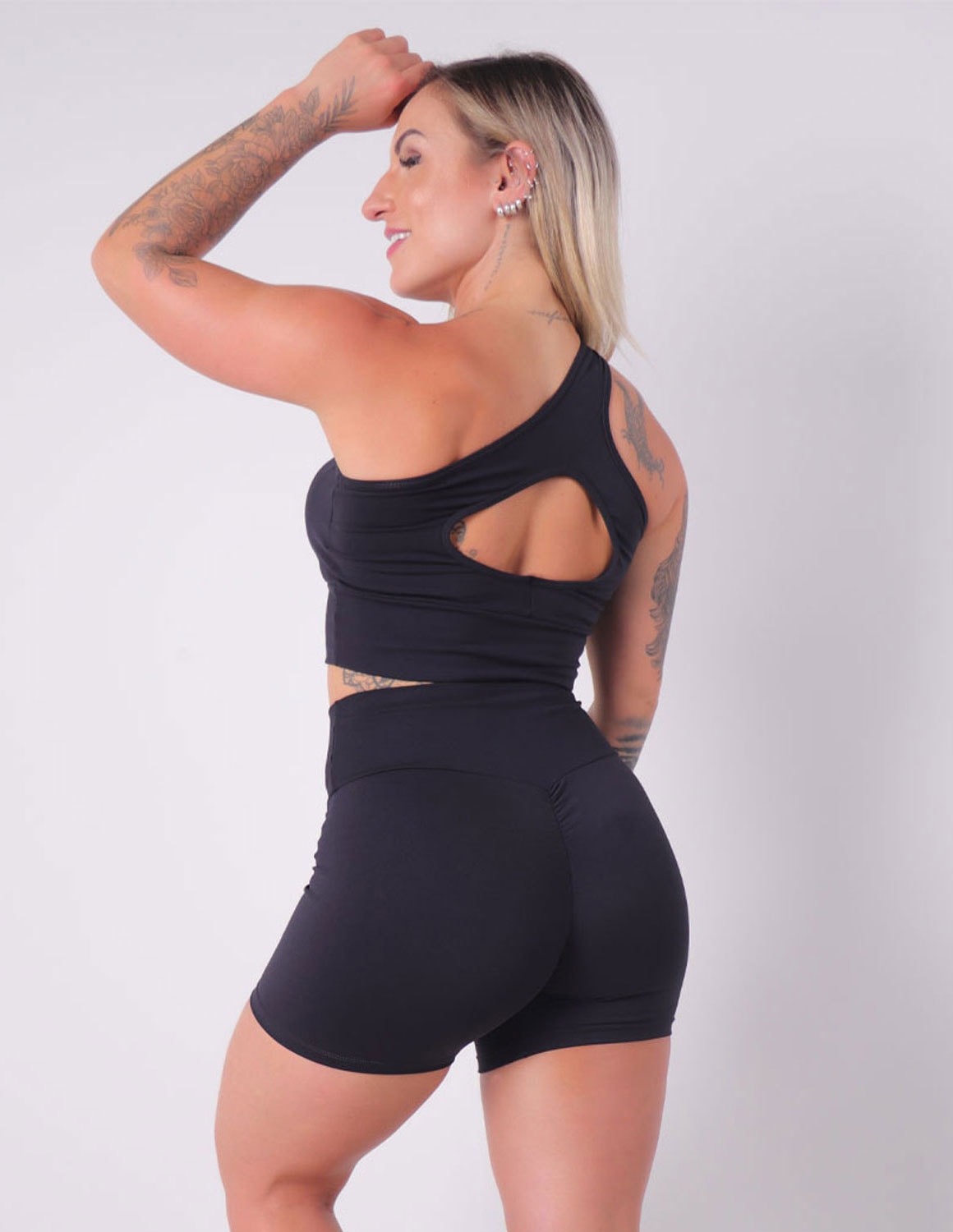 Conjunto Preto com Short Empina Bumbum e Cropped com Bojo Removível | Ref: 6.6.0110-01