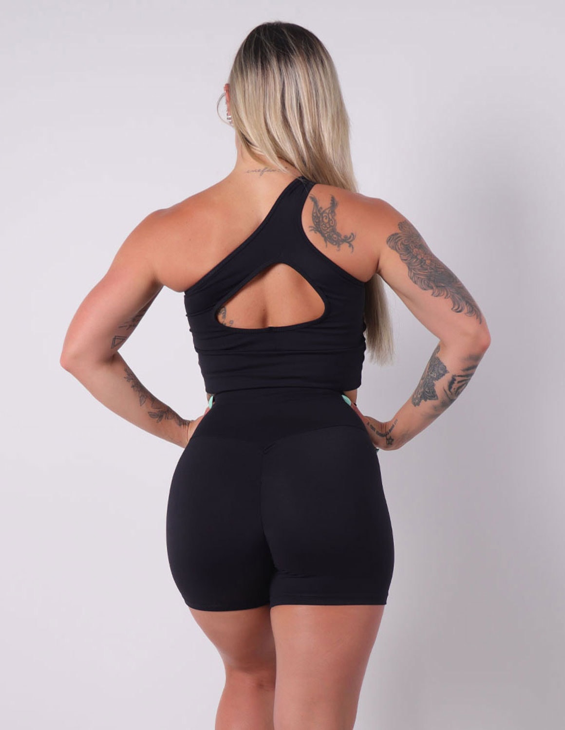 Conjunto Preto com Short Empina Bumbum e Cropped com Bojo Removível | Ref: 6.6.0110-01