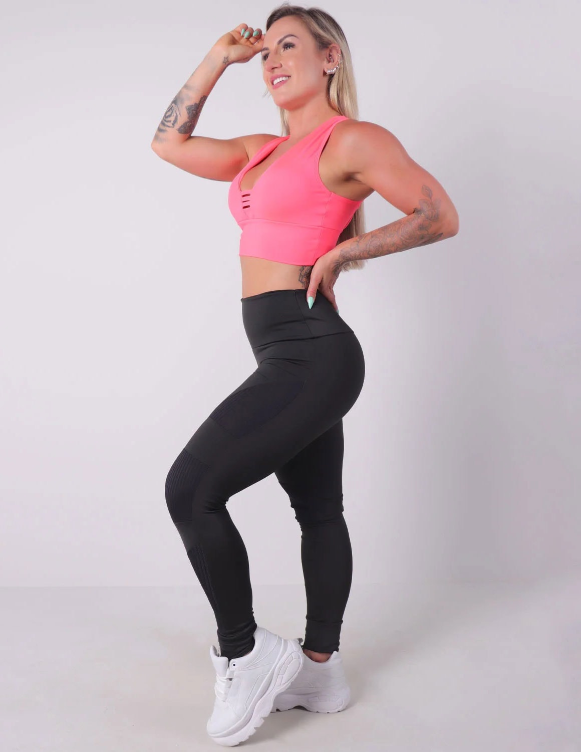 Conjunto Fitness Calça Preta com Tela  e Cropped Rosa Neon com Bojo Removível | Ref: 8.8.0179-0139