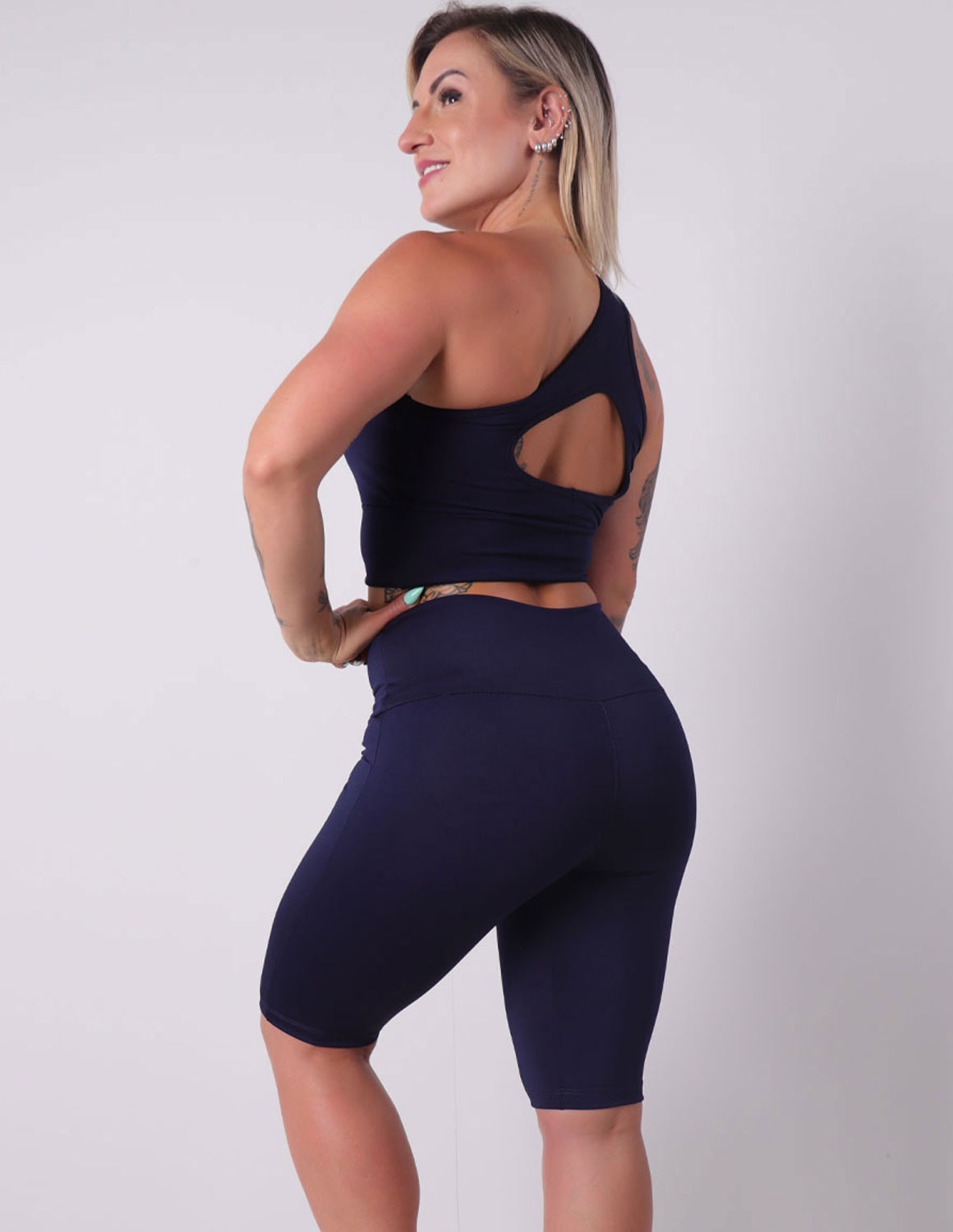 Conjunto Feminino Cropped com Bojo e Bermuda Ciclista Azul Marinho | Ref: 8.8.0184-18