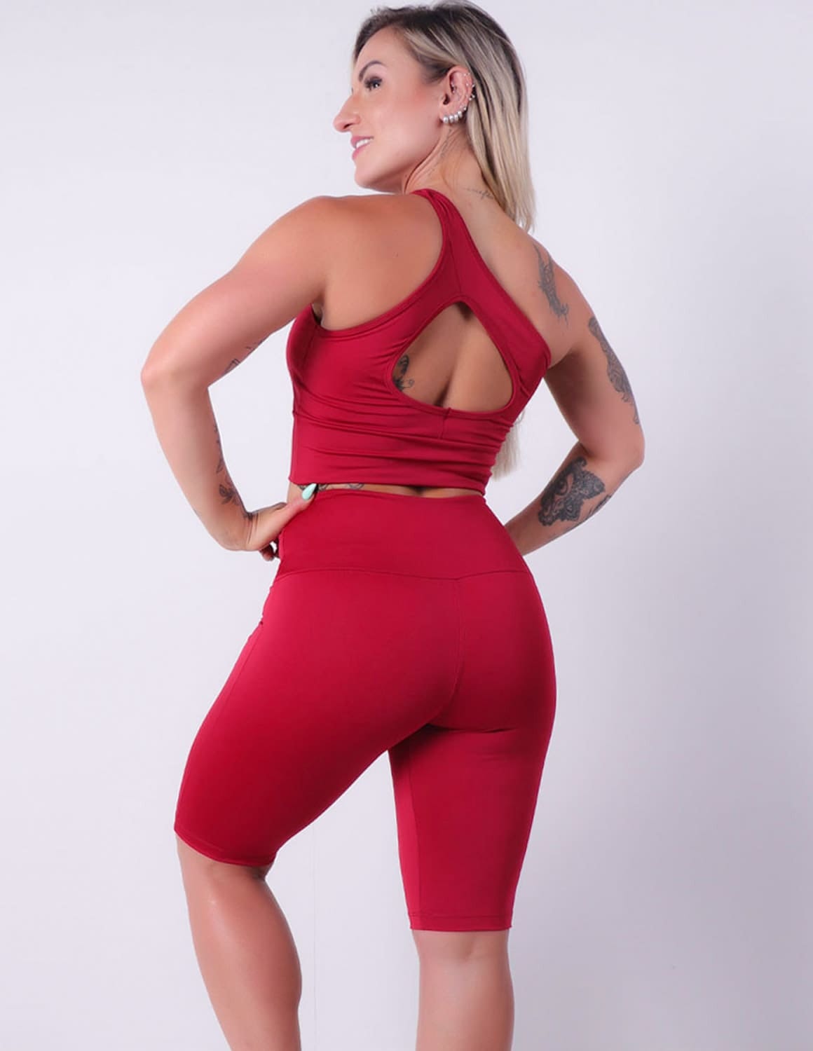 Conjunto Fitness Vinho Bermuda Ciclista e Cropped com Bojo Removível | Ref: 8.8.0184-24
