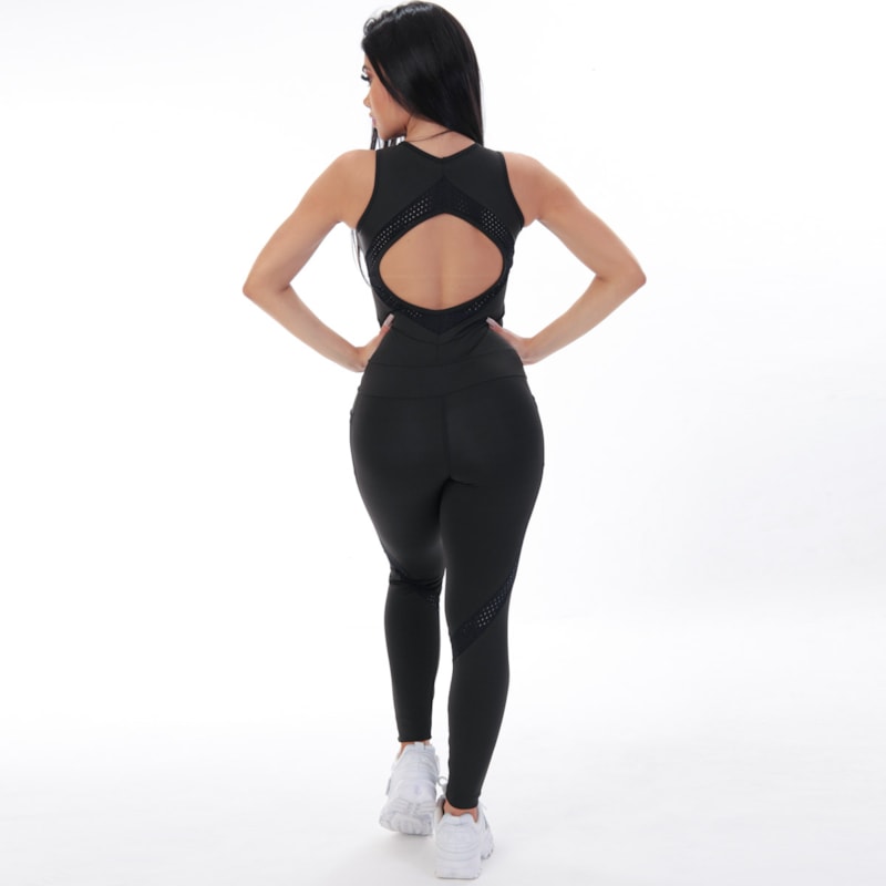 Macacão Fitness Preto com Bojo e Bolsos Laterais | Ref: 4.4.4011-01