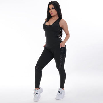 Macacão Fitness Preto com Bojo e Bolsos Laterais | Ref: 4.4.4011-01