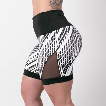Short com Recortes de Tela Preta e Estampa | Ref: 4.4.4404-3221