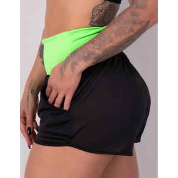 Short Fitness Dry Fit Preto com Bolsos e Cós Verde | Ref: 4.4.1722-0105