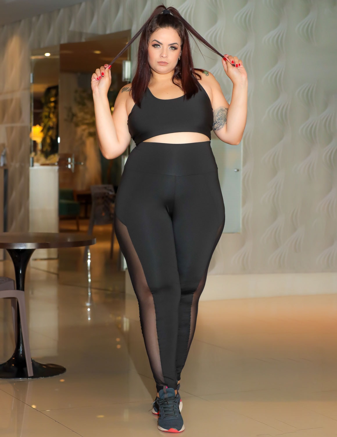 Calça Fusô Plus Size para Ginástica Lisa com Recorte em Tule | Ref: 4.4.1768-01