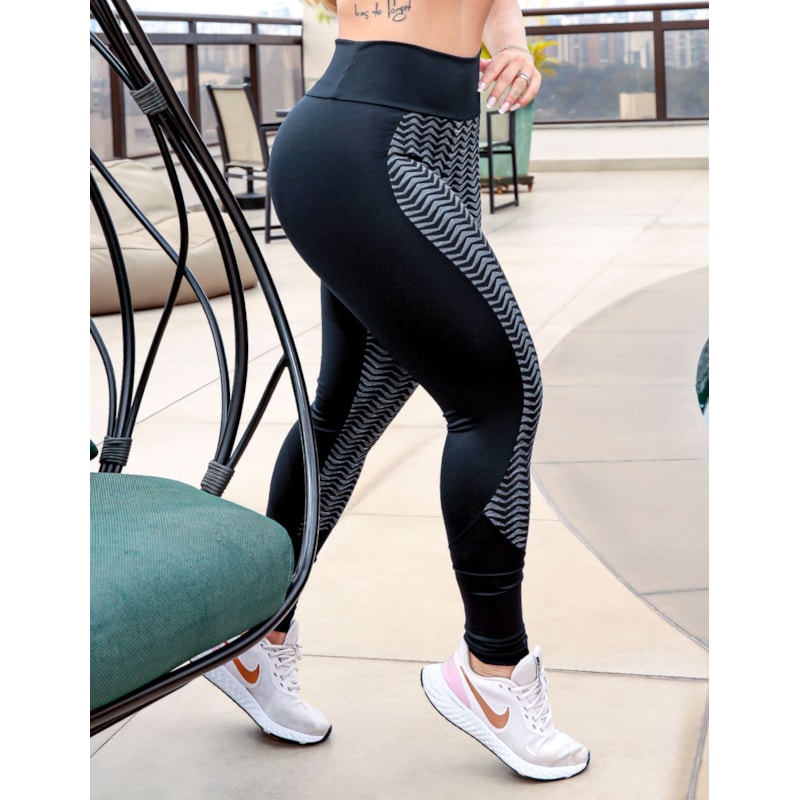 Calça Preta Cintura Alta com Recortes Frontal em Tecido Jacquard | Ref: 4.4.4426-3235