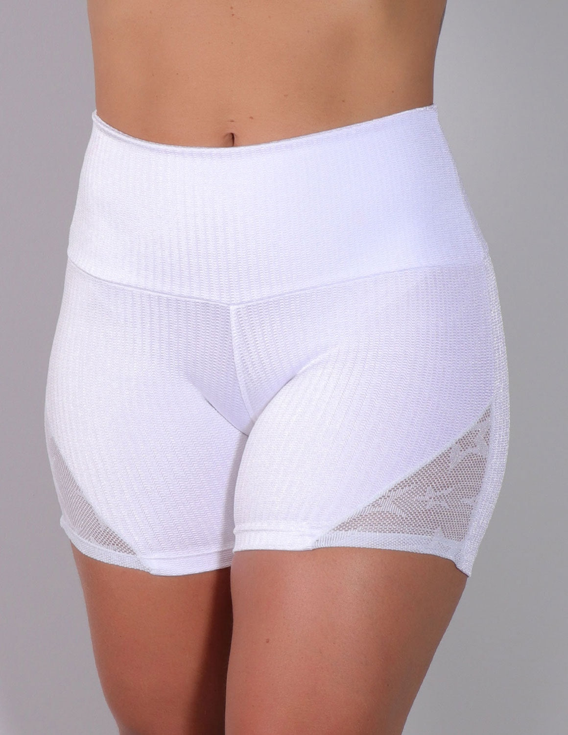 Short Branco em Poliamida Texturizada com Recortes de Tela | Ref: 3.3.2517-02