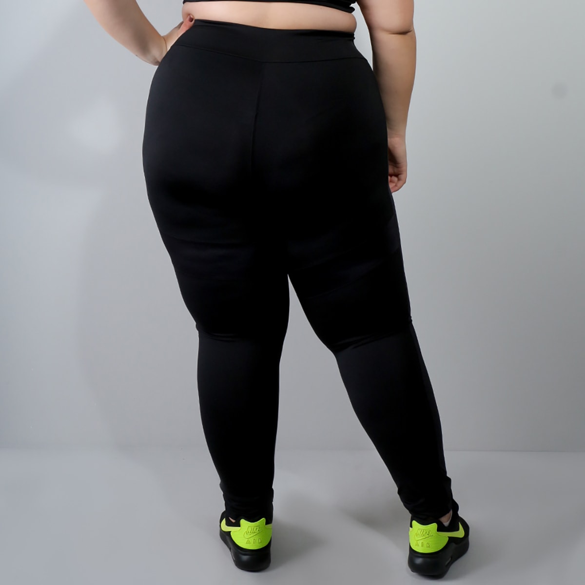 Calça Legging Plus Size Preta com Cortes de Cirrê | Ref: 4.4.4132-01