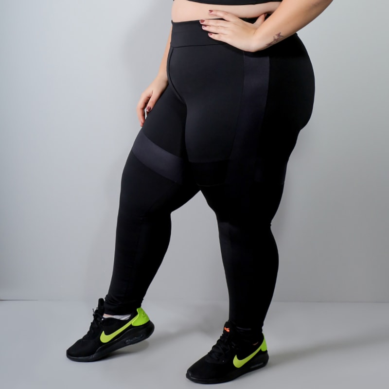 Calça Legging Plus Size Preta com Cortes de Cirrê | Ref: 4.4.4132-01