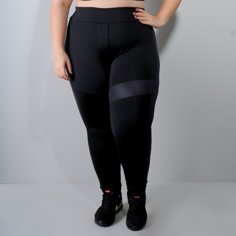 Calça Legging Plus Size Preta com Cortes de Cirrê | Ref: 4.4.4132-01