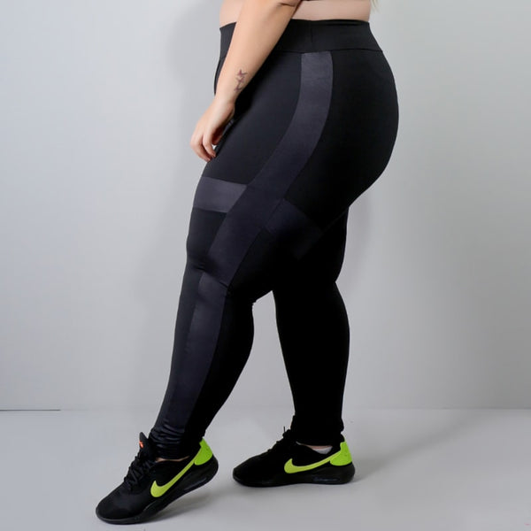 Calça Legging Plus Size Preta com Cortes de Cirrê | Ref: 4.4.4132-01