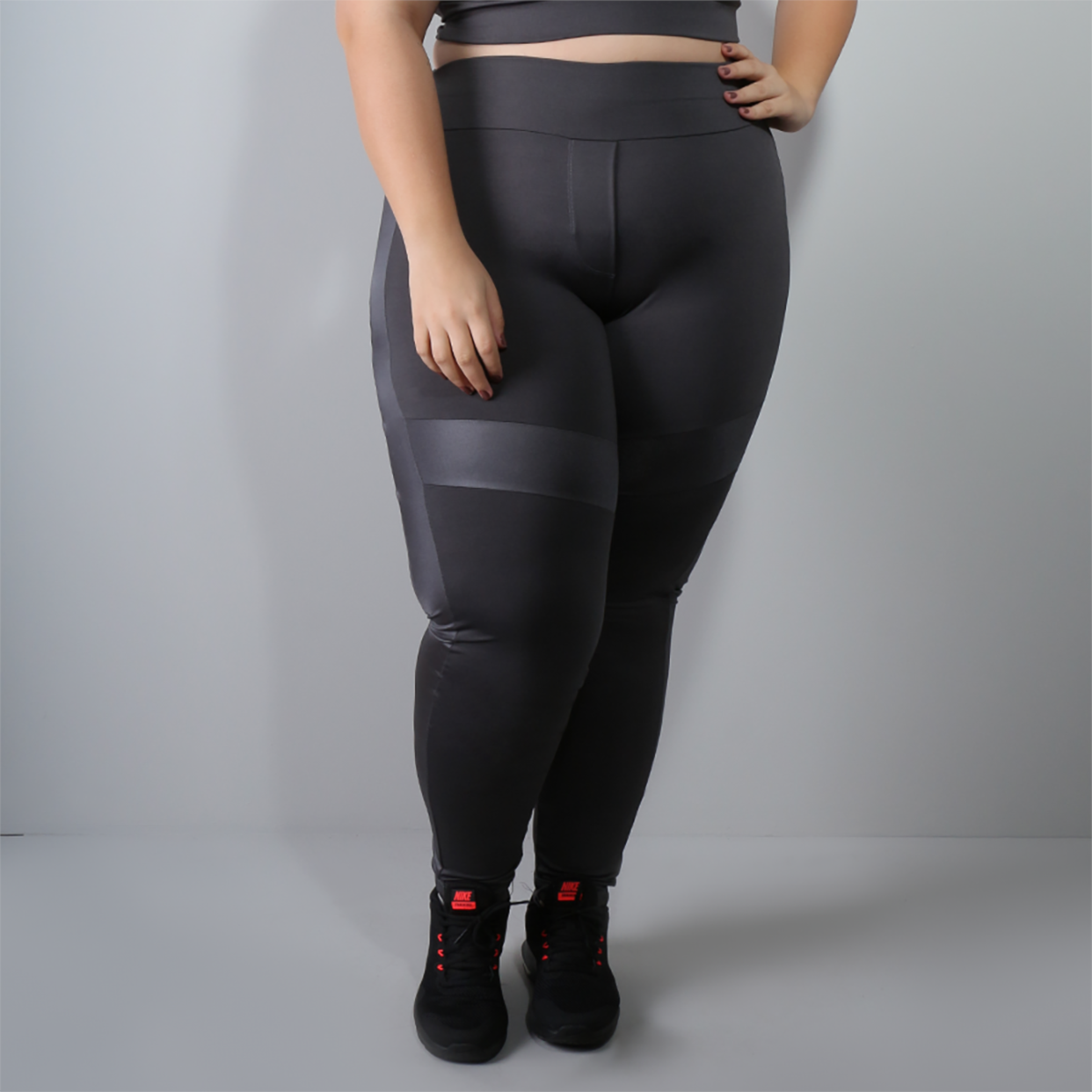 Calça Plus Size Grafite com Cortes de Cirrê | Ref: 4.4.4133-28