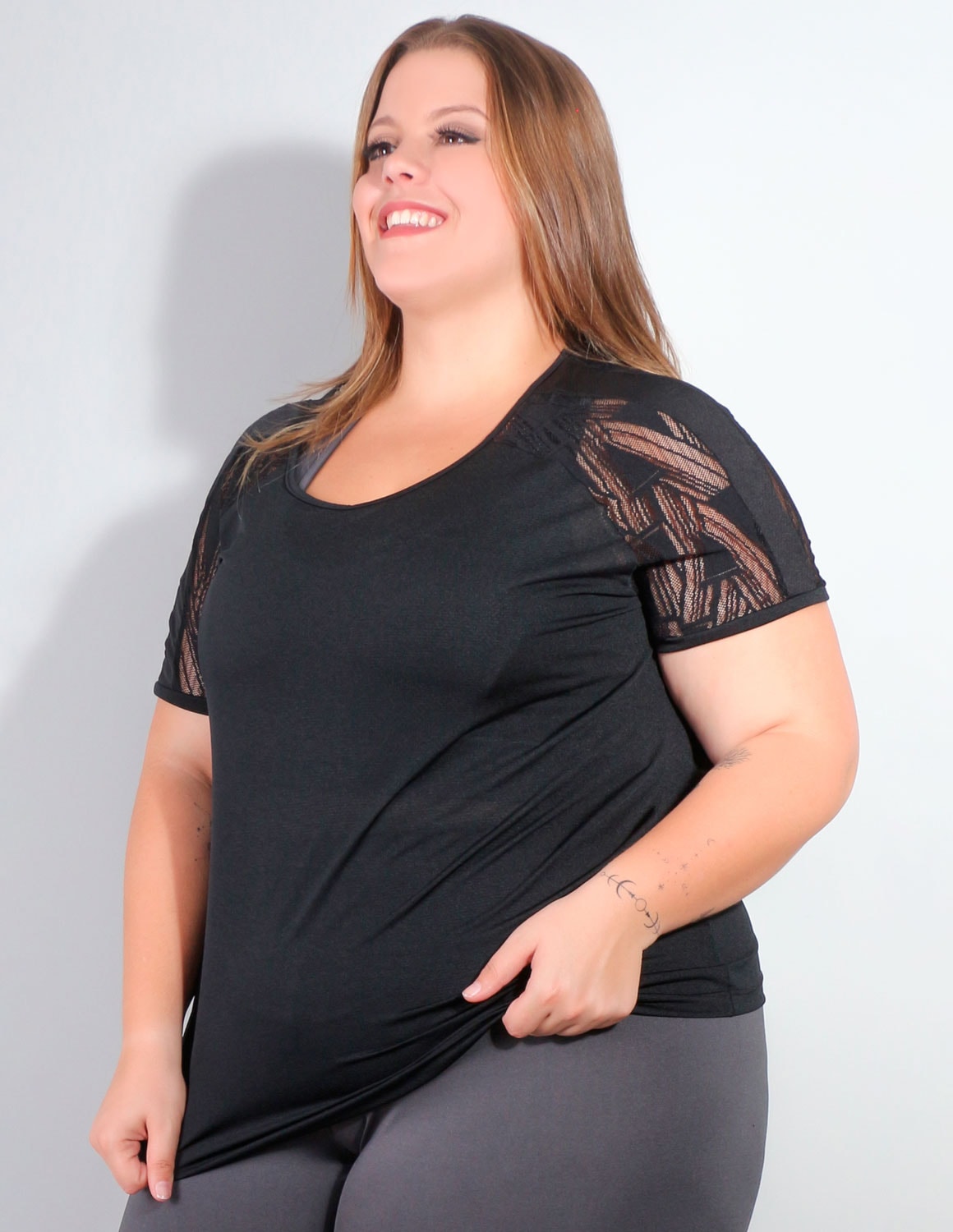 Camiseta Plus Size Dry Fit Preto com Tela nos Ombros | Ref: 4.4.4142-01