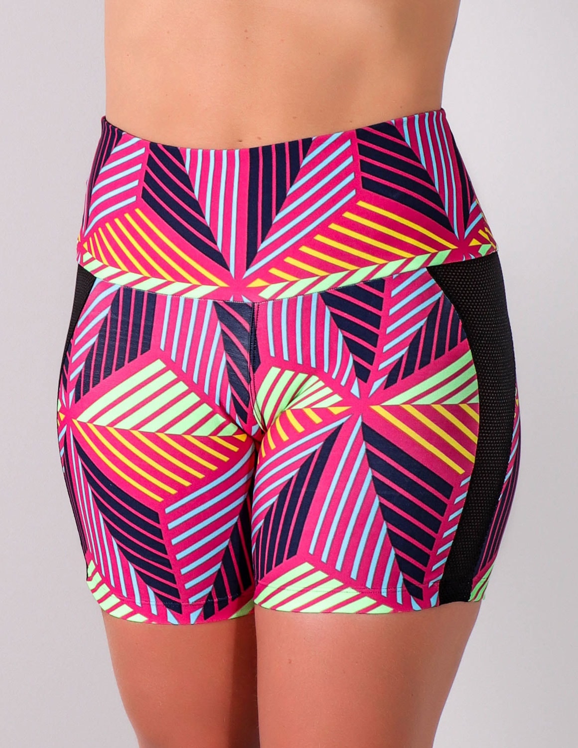Short Feminino Estampado com Recortes Laterais de Tela Preta | Ref: 4.4.4192-3151
