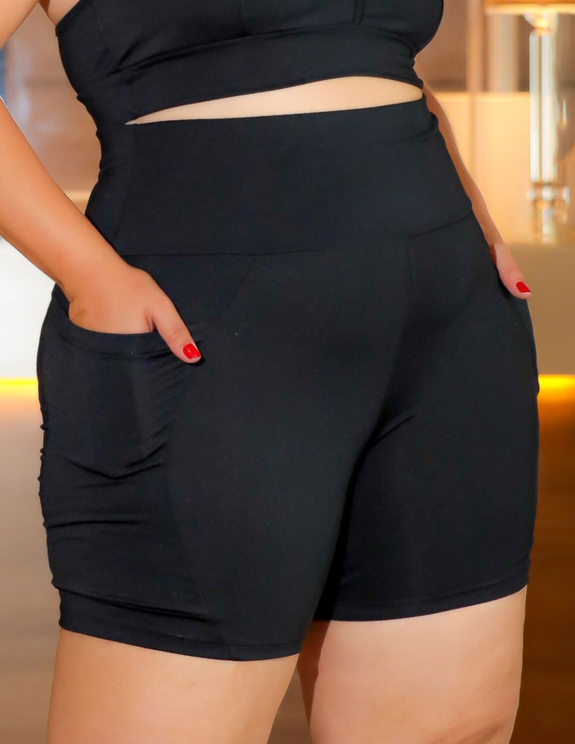 Bermuda Plus Size Preta Cintura Alta com Bolsos | Ref: 4.4.4306-01