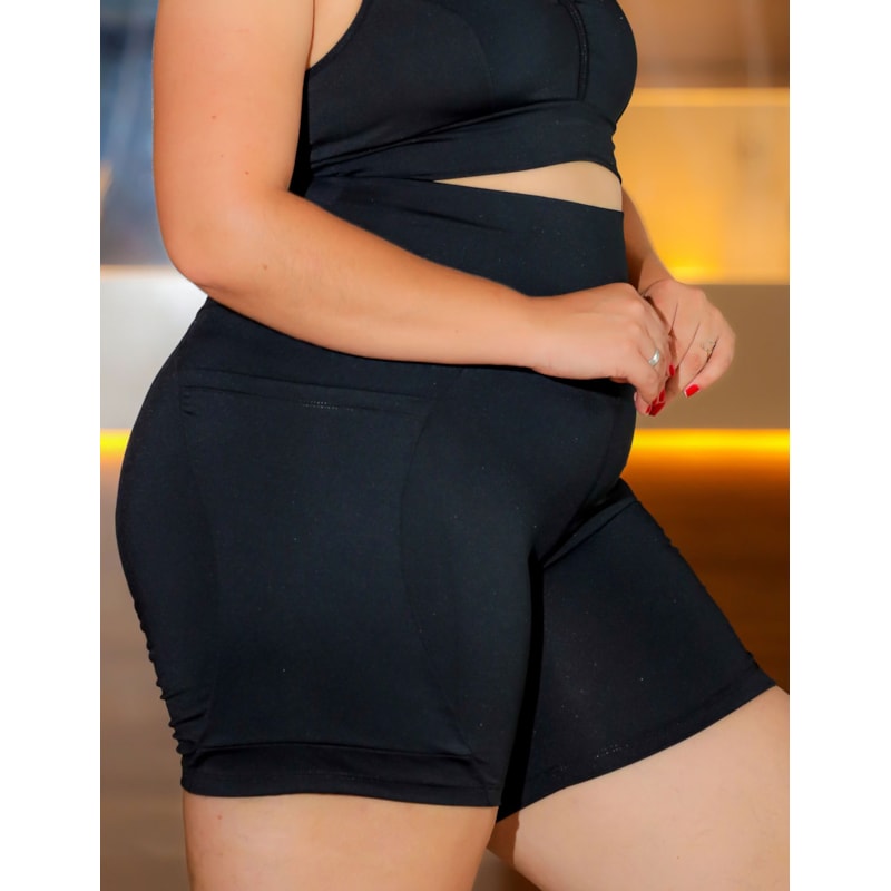 Bermuda Plus Size Preta Cintura Alta com Bolsos | Ref: 4.4.4306-01