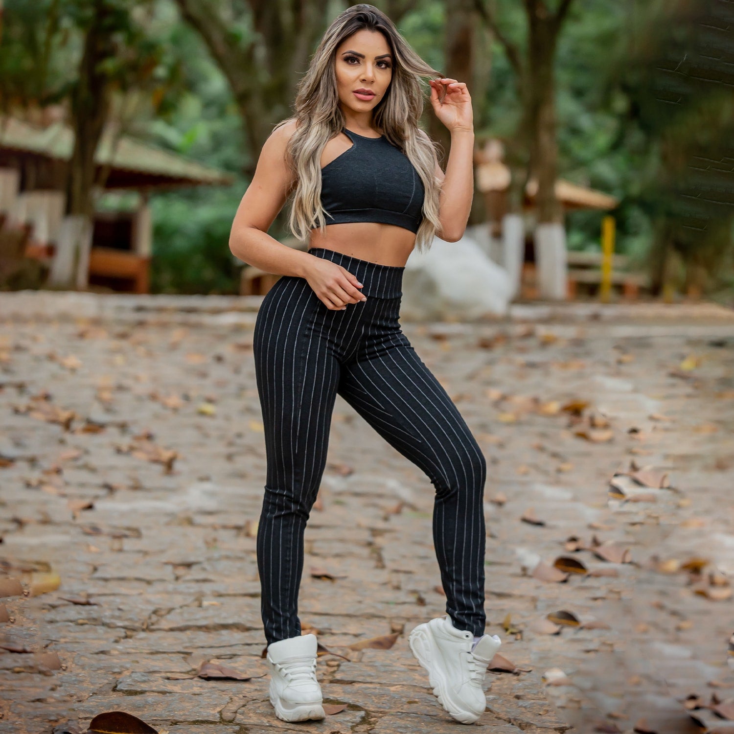 Conjunto Preto com Cropped sem Bojo e Calça Montaria Listas | Ref: 8.8.0124-01