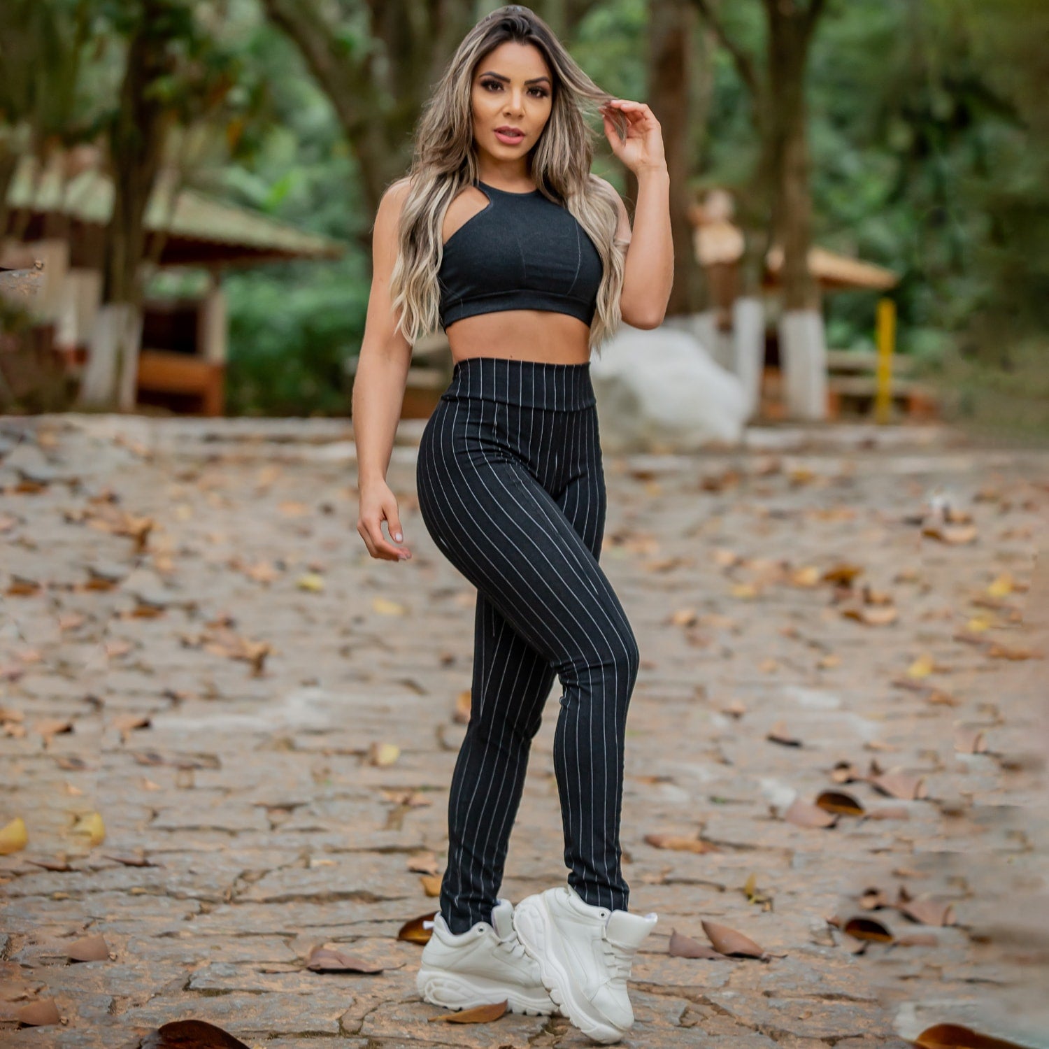 Conjunto Preto com Cropped sem Bojo e Calça Montaria Listas | Ref: 8.8.0124-01