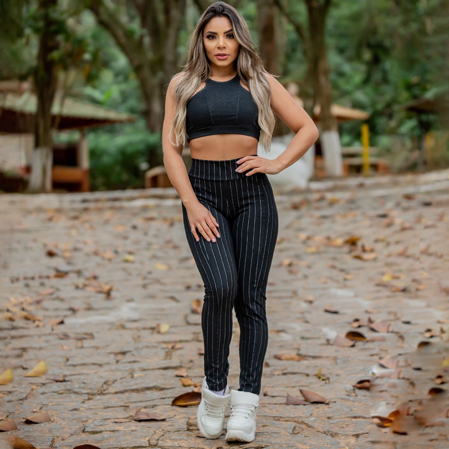 Conjunto Preto com Cropped sem Bojo e Calça Montaria Listas | Ref: 8.8.0124-01