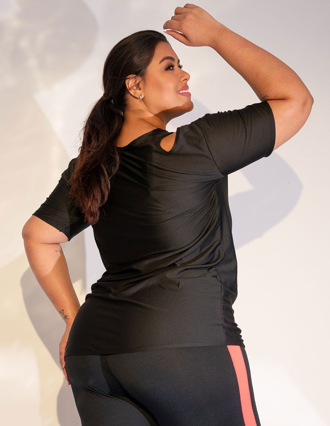 Blusa Fitness Alongada Preta Plus Size | Ref: 4.4.1751-01-48