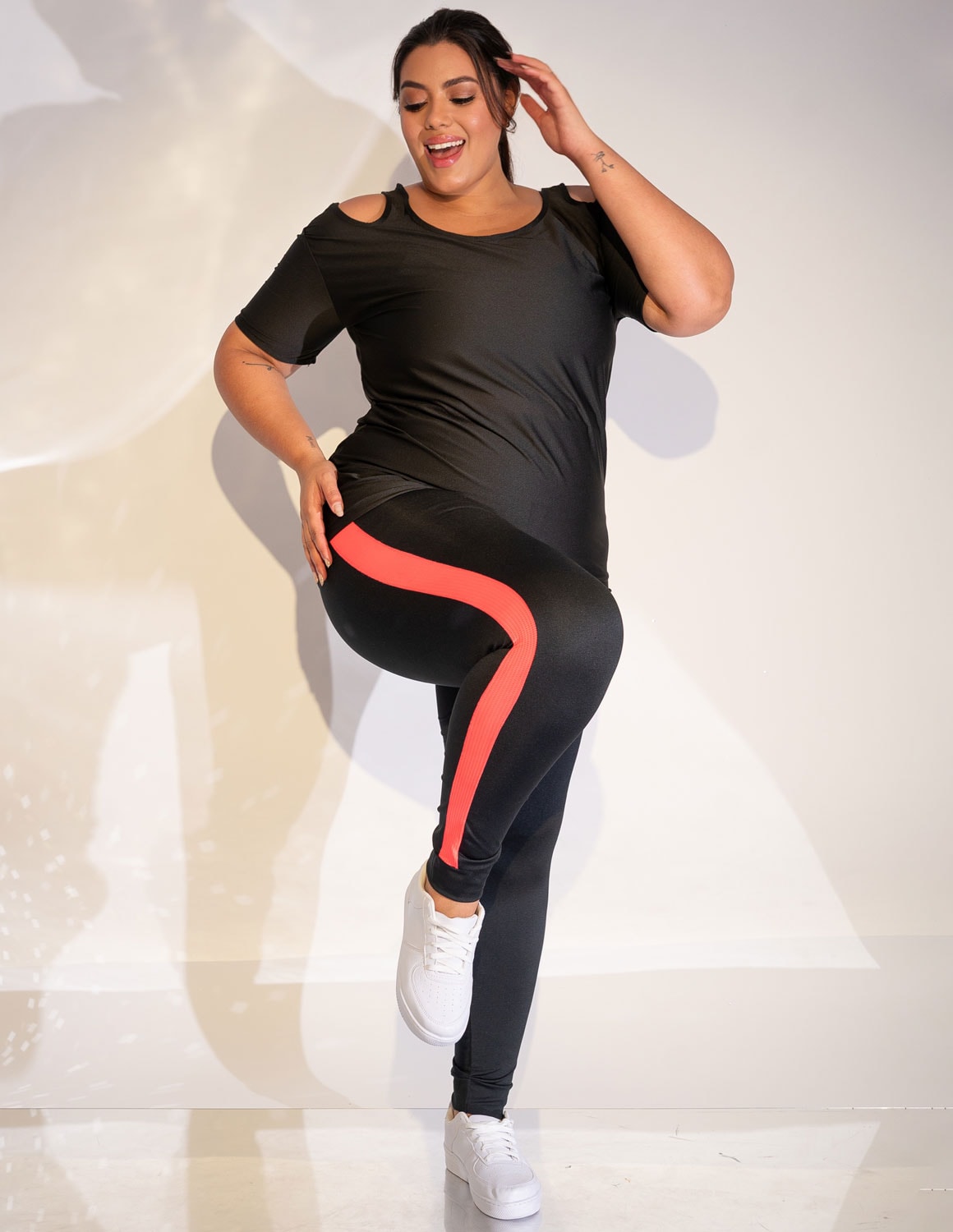 Blusa Fitness Alongada Preta Plus Size | Ref: 4.4.1751-01-48